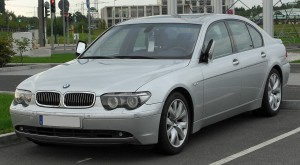 1280px-BMW_7er_(E65)_front_20100918