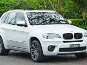 2010-2011_BMW_X5_(E70)_xDrive35i_wagon_(2011-11-18)_01